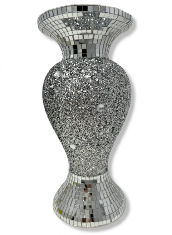 Vas bunga dari bahan kristal dengan kilauan yang indah